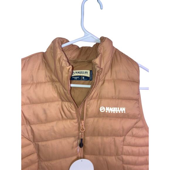 NWT Magellan Outdoors Pink Lightweight Puffer Vest Women’s Medium Zip Pockets - Picture 2 of 7